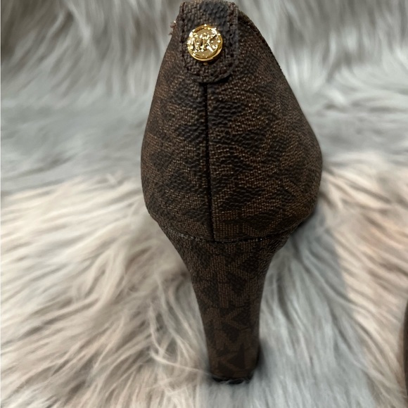 Michael Kors Milly Brown Signature Logo high heels shoes. New - Picture 7 of 8